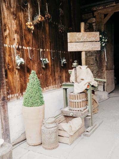 Scheunenhochzeit, Rindschleiden, Mariage, Country Concept, Dekoration, Event, Hochzeit, Hochzeitdekoration, Luxemburg, dezent, Kerzenständer, Blumen, Event, Hochzeit, Eventdekoration